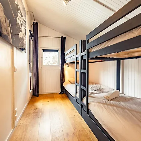 Ski-in Ski-out 3-bedroom Duplex Mottaret Apartment *