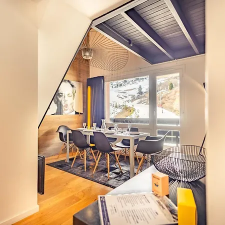 Ski-in Ski-out 3-bedroom Duplex Mottaret Apartment *